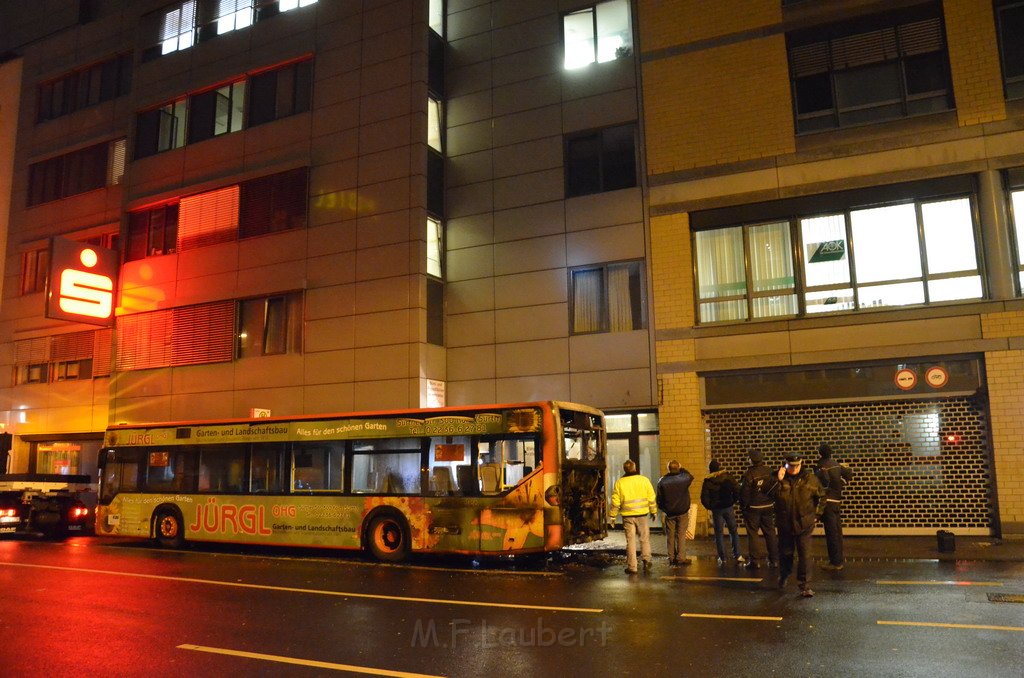 Stadtbus fing Feuer Koeln Muelheim Frankfurterstr Wiener Platz P130.JPG